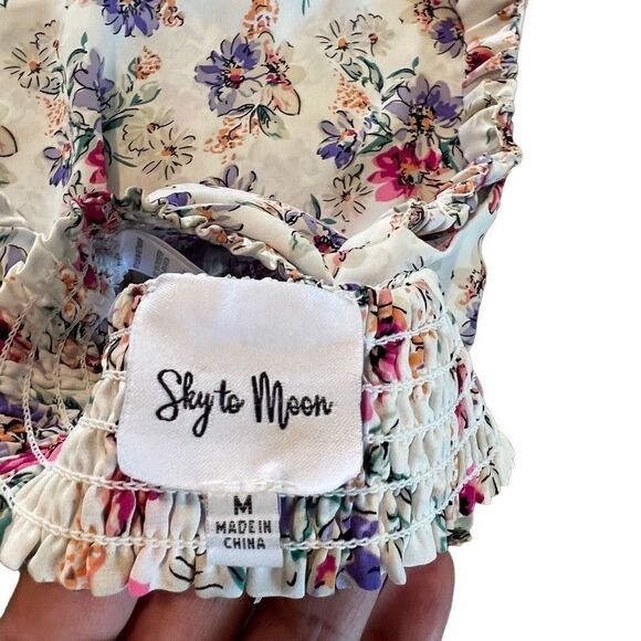 Sky to moon Floral Smocked Cropped Open
Back Blouse size m - Picture 4 of 6